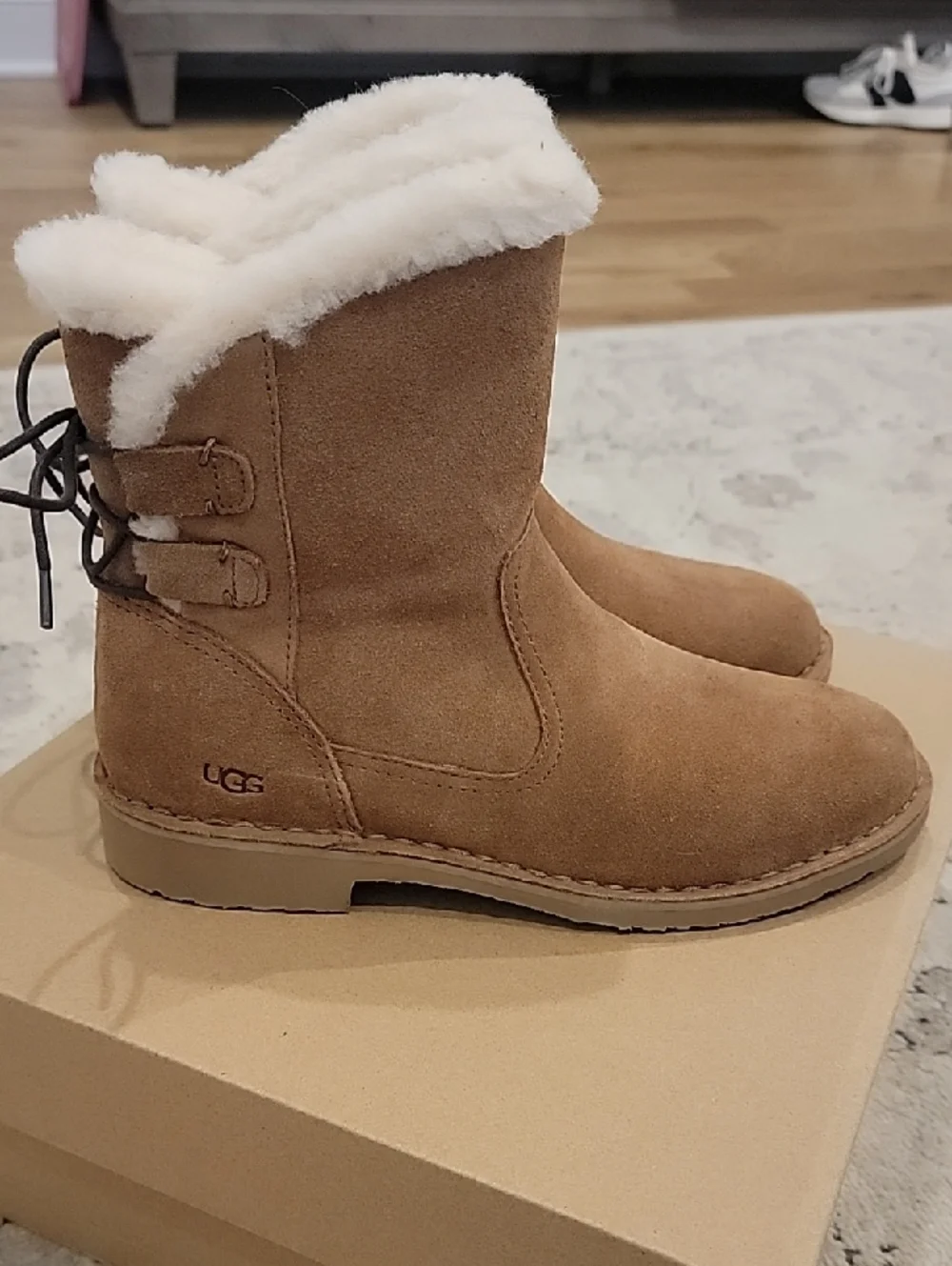 UGG Women's Naiyah Ankle Boots In Chestnut~Size 8~New In Box